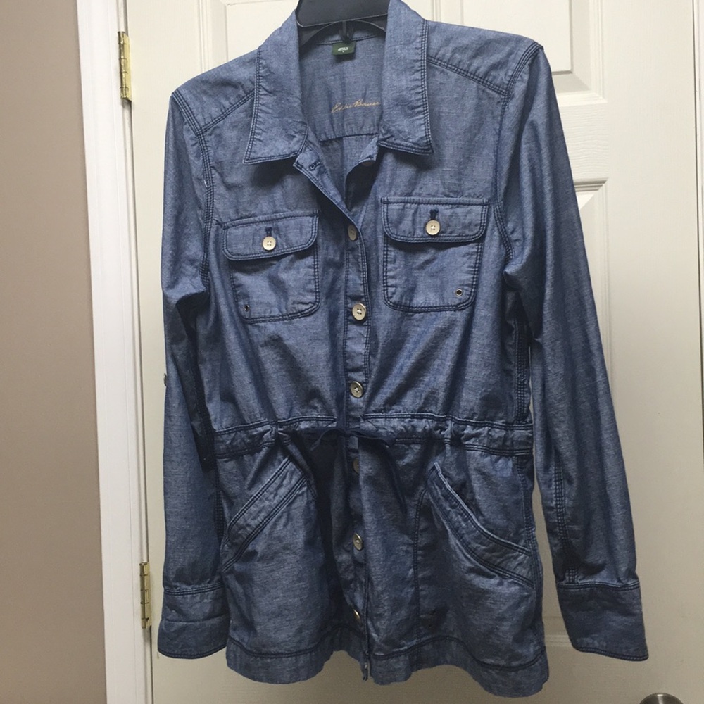Sporty Eddie Bauer chambray jacket 🍁